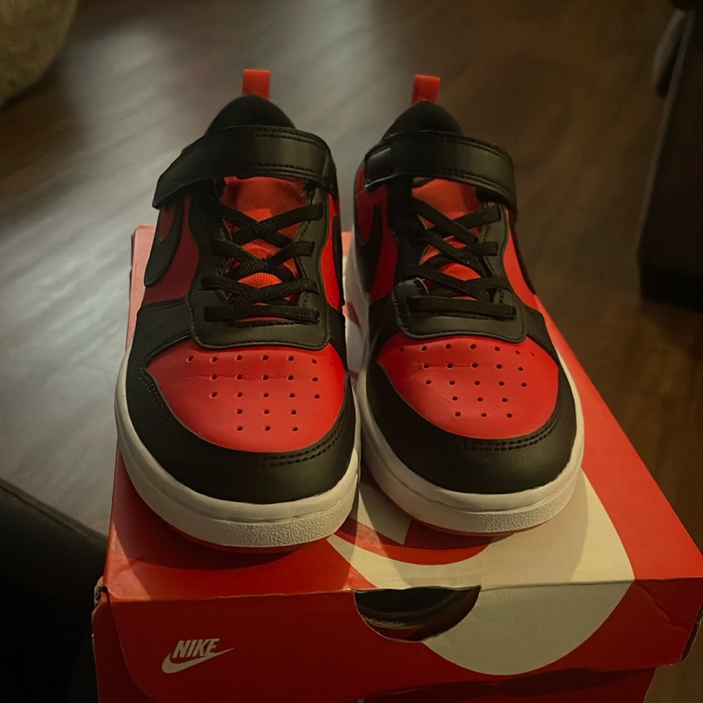Boys Nike sneakers only worn once